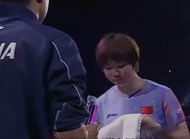 蒯曼六小时三场比赛 女双配王曼昱，混双搭林诗栋，单打自己扛。三种搭档三种节奏，换