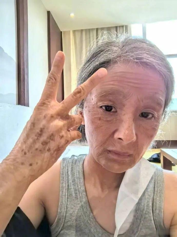 杨幂演技封神？
呸！她根本不是在演戏，而是硬生生把自己“活”成了宁绣绣！

由杨