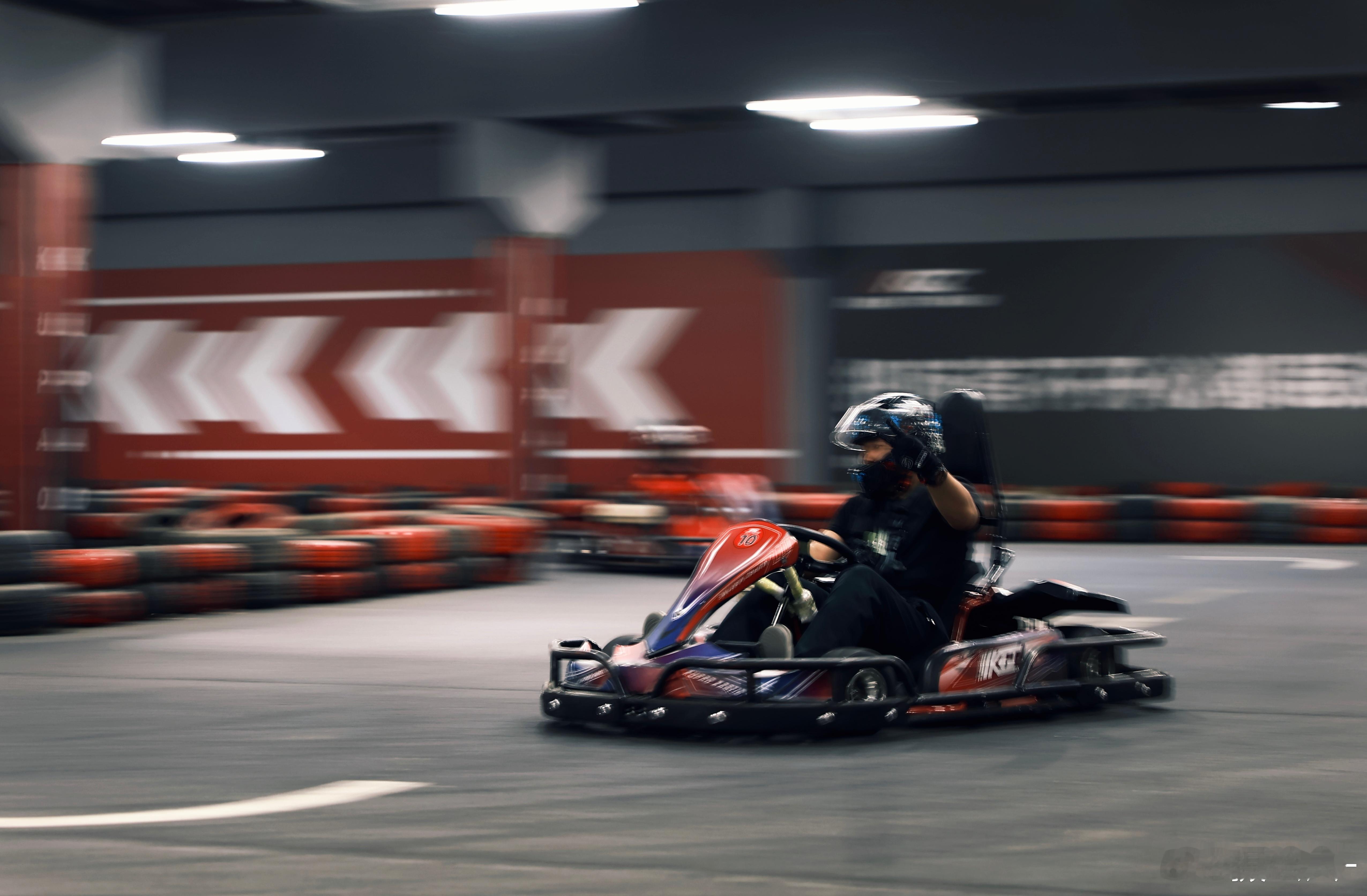 婚纱影楼要失业破产了行业要被大洗牌了？用AI直接生成婚纱照，用楼都不用去了，但是