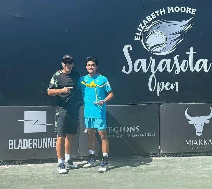 体育大赏  ATP CH75萨拉索塔挑战赛男单决赛，吴易昺6-1/4-6/6-3