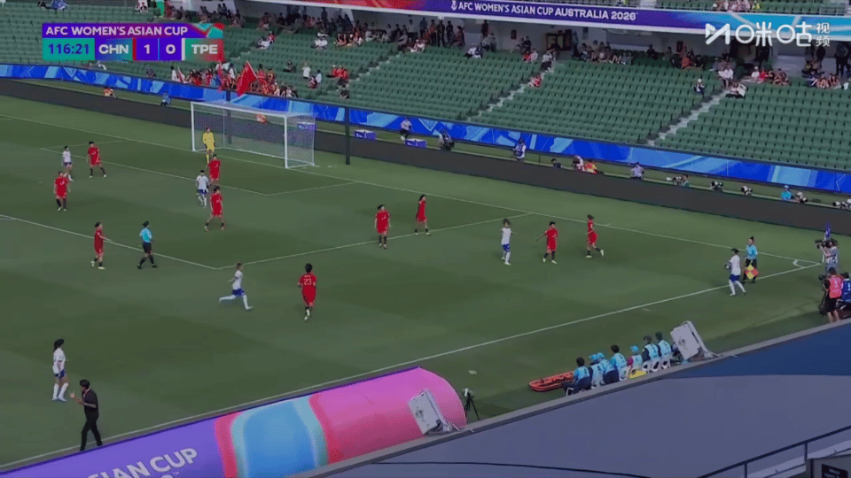 谁来懂一下这有多帅……而且这已经是加时赛踢到第116分钟了…… 