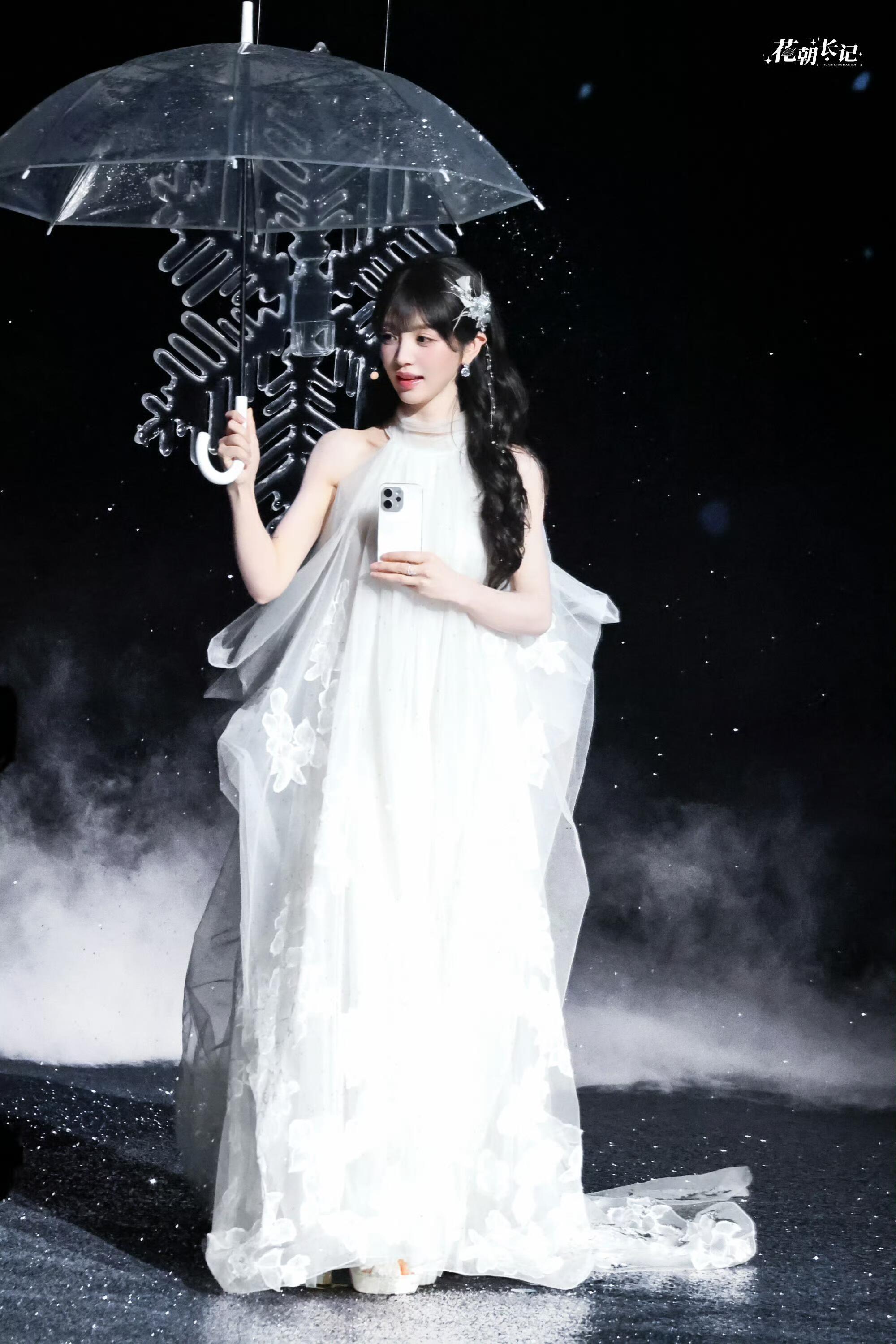 田曦薇vivo发布会造型，两套造型都好好看，第一套是甜美仙气🧚♀️ ，另一套是