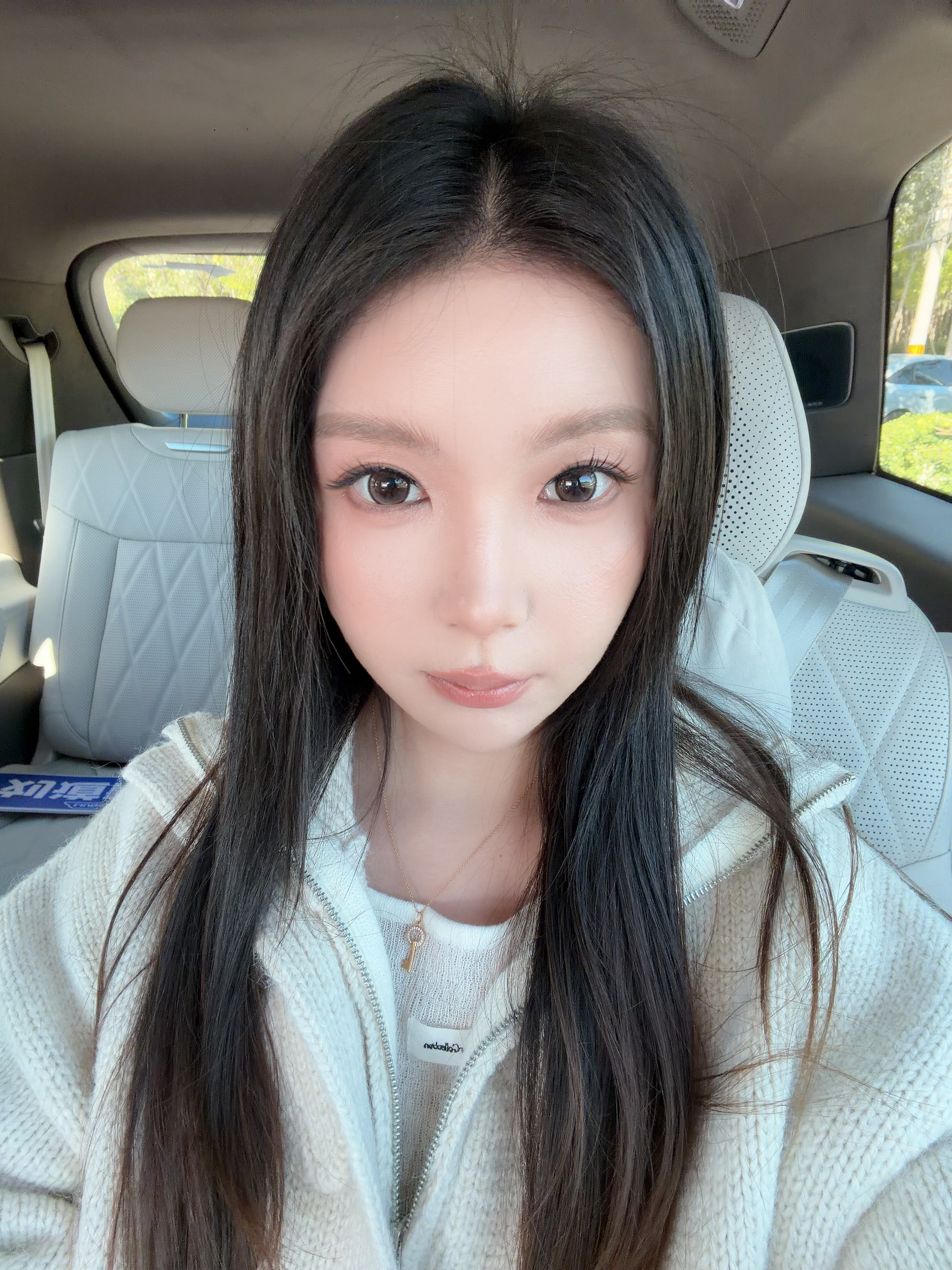 秋冬最可怕的事来了静电给我头发搞炸毛了[苦涩] ​​​