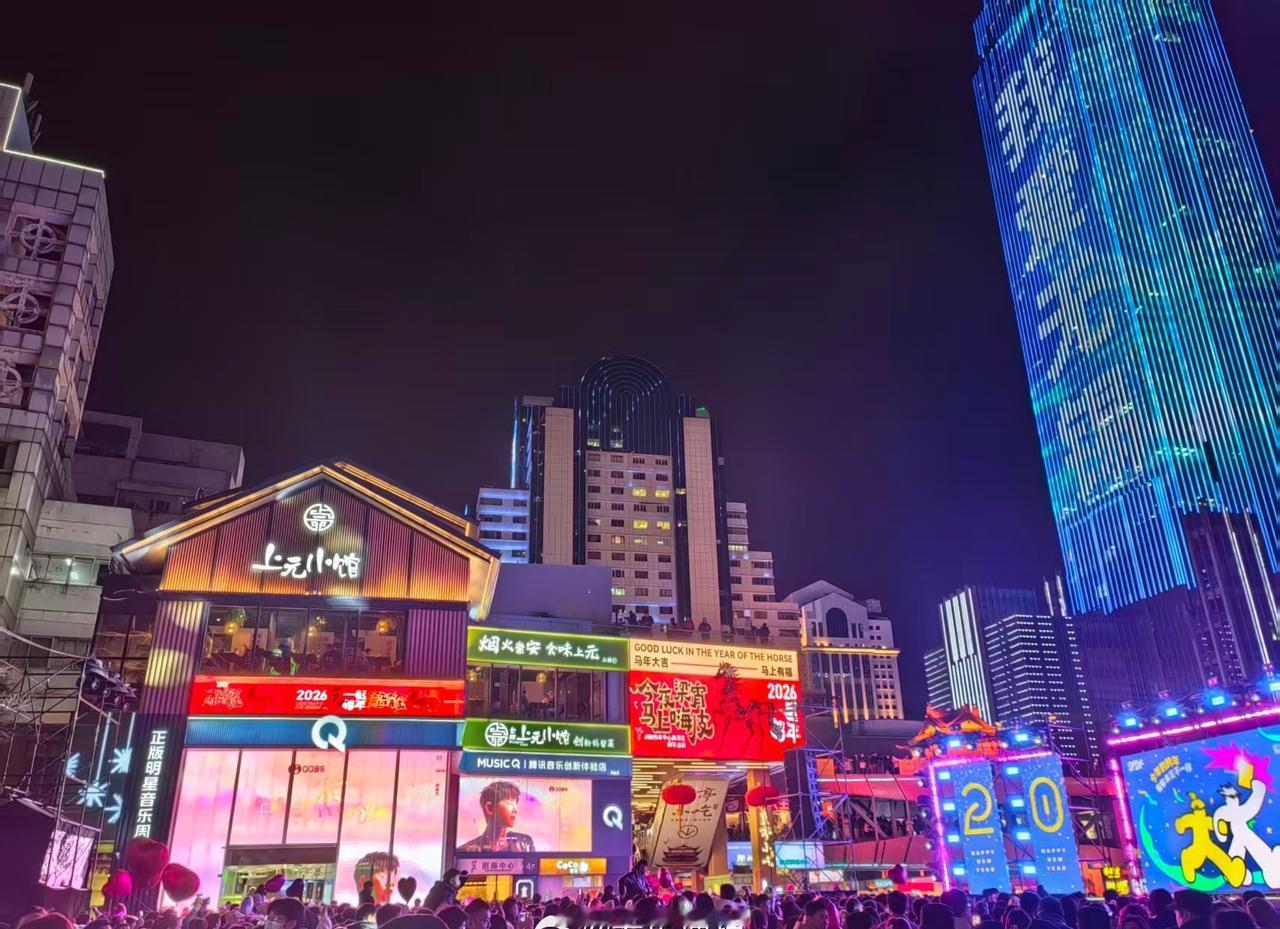 【无锡跨年夜氛围感拉满！】锡城情报官 暮色中的太湖畔，整座城市沉浸于辞旧迎新的热