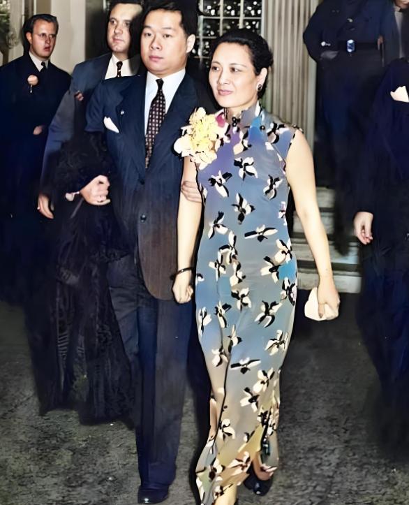 1972年春天，台北士林官邸的佣人们发现，官邸里的空气变了。过去蒋介石与宋美龄虽