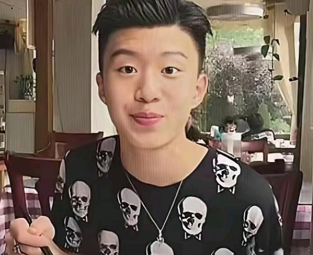 范丞丞早期长这样不靠范bb还能真靠自己出道不成？