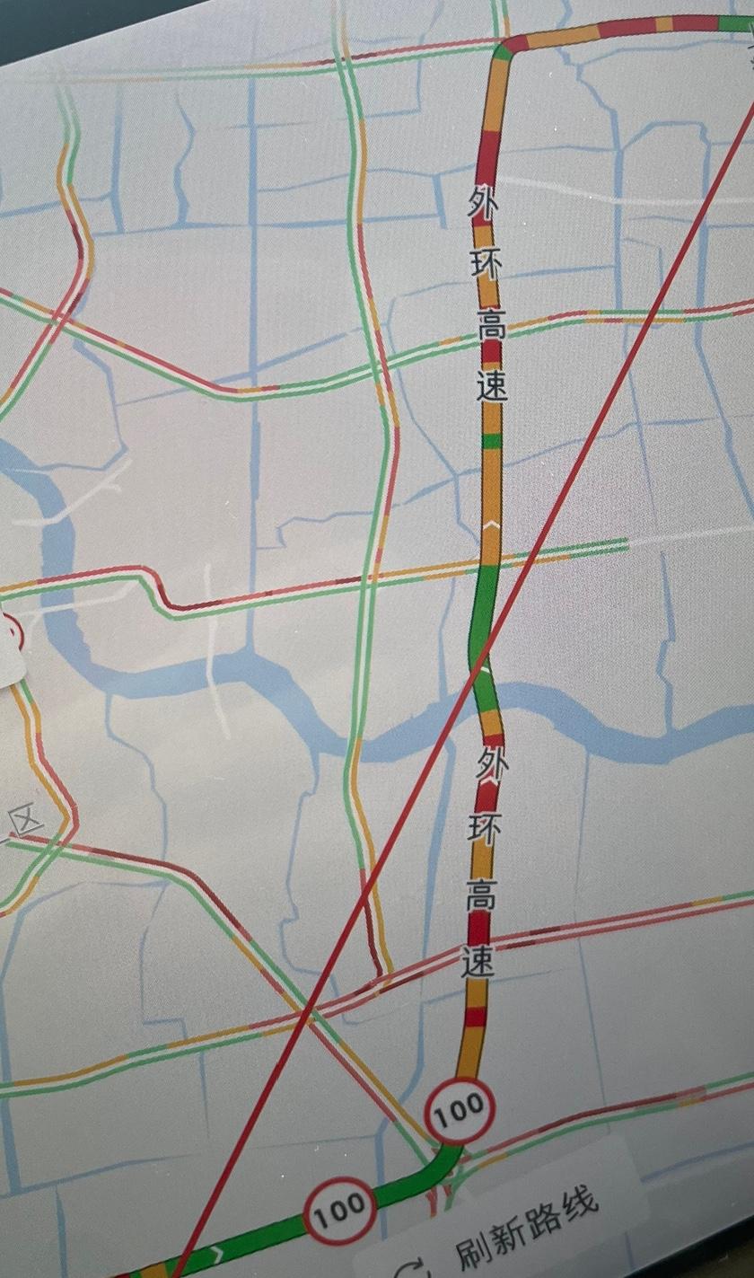 上海的拥堵交通少不了这些车主的贡献，

一人能堵死整条马路，这些人从哪儿来的？很