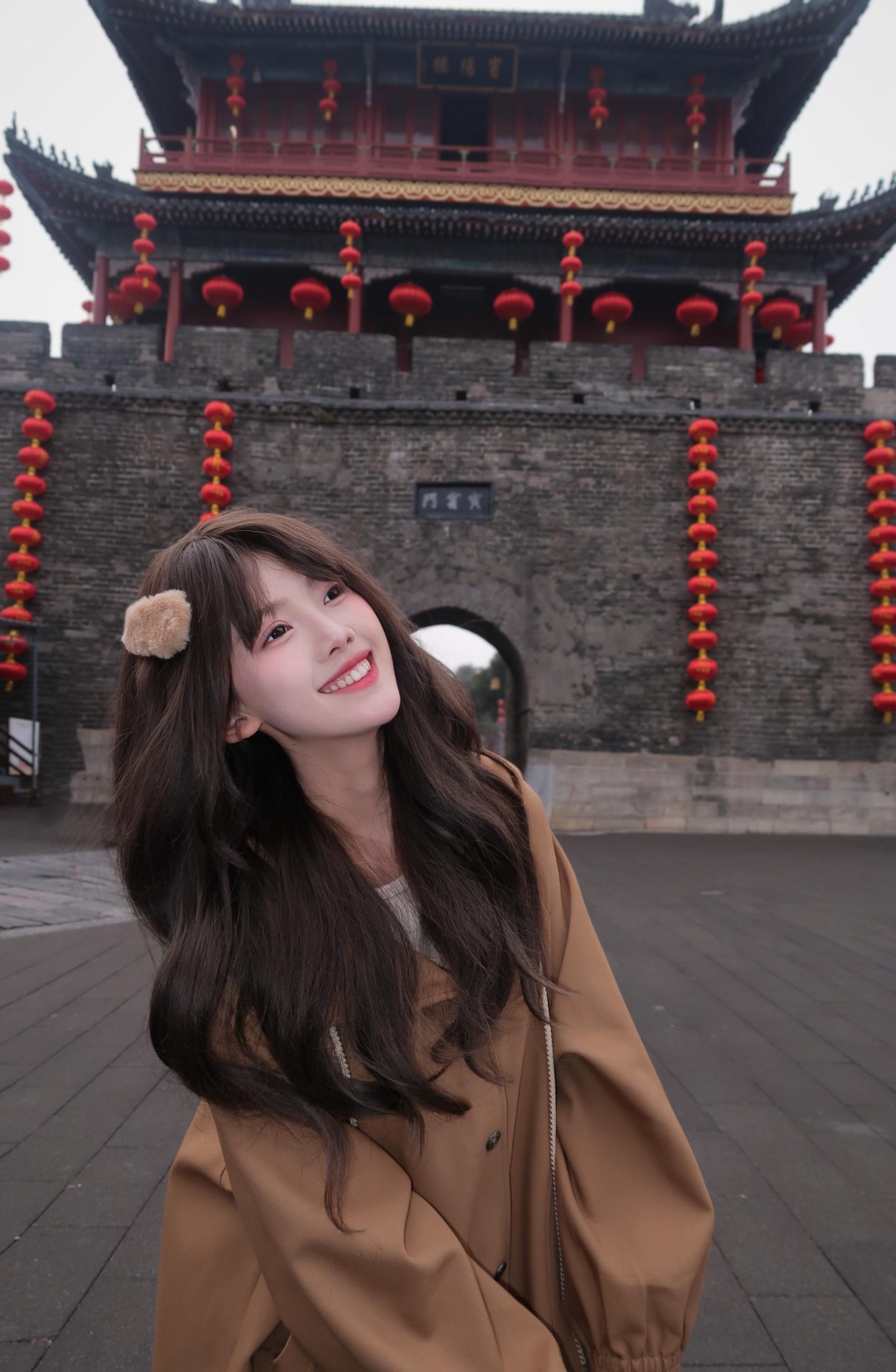 于是寻找 在人声鼎沸时 一双望向我的眼睛