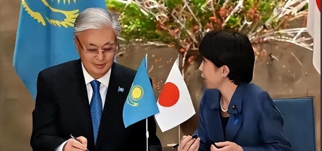 /哈萨克斯坦一点面子也没给俄罗斯，普大帝脸都黑了！托卡耶夫在俄罗斯圣彼得堡出席欧