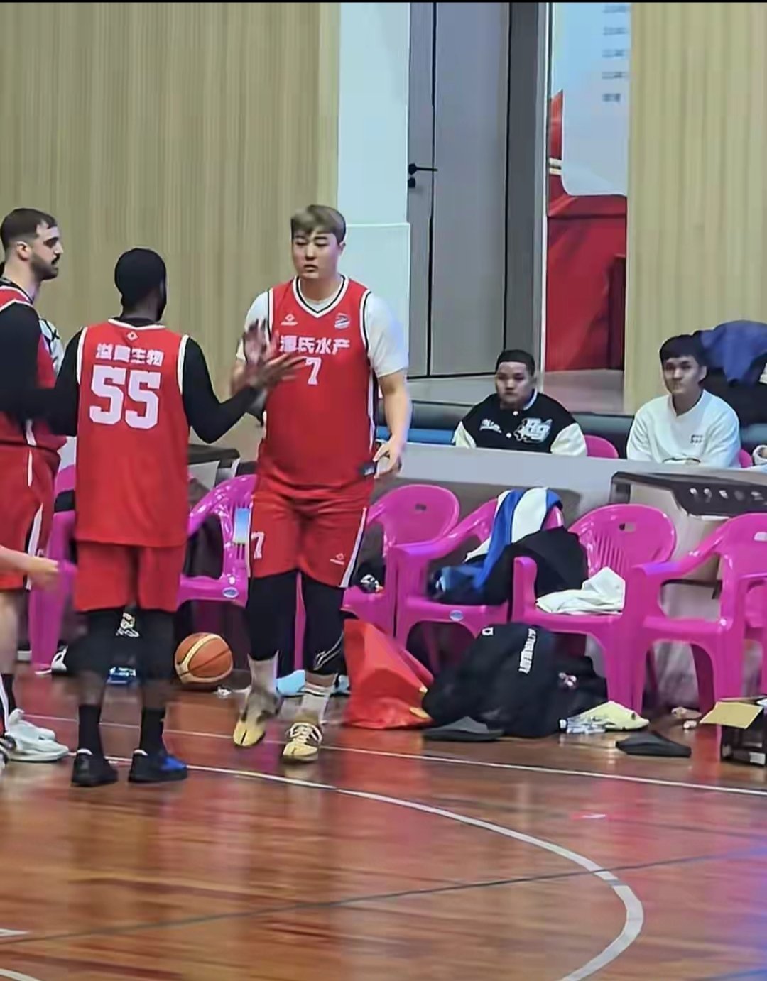 焦泊乔因个人原因申请离开广东男篮，近期不会出现在比赛现场。从张明池，到徐昕，到焦