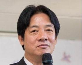 赖清德终于弄明白了自己的身世？赖清德曾在自己社交媒体里，自我介绍里曾写道：我叫赖