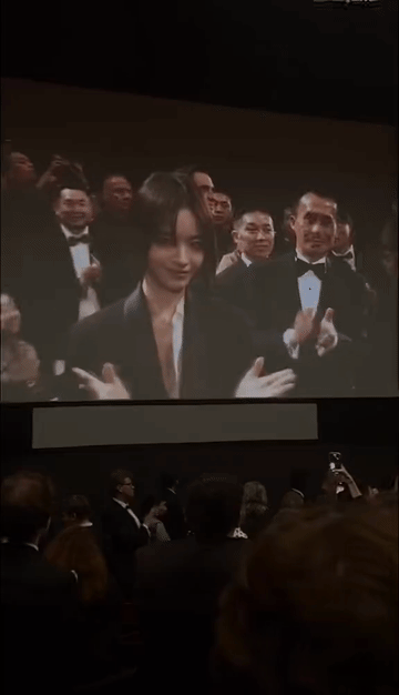 李庚希的眼神在00后的小花里少见！就像当年章子怡的眼神在新生代女演员里也少见！