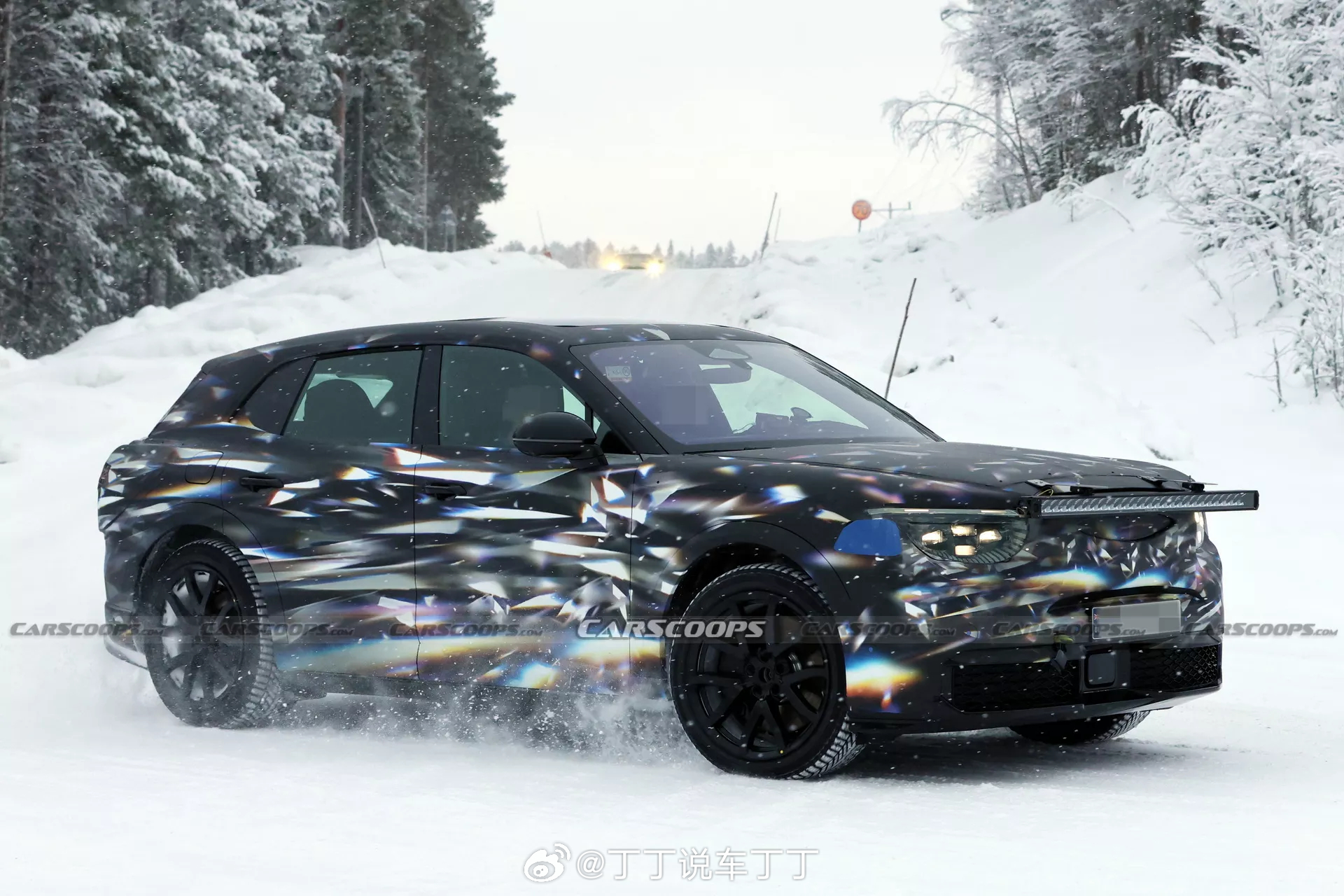 宾利全新纯电SUV，体量比添越小很多，保时捷纯电Macan奢华版？ 