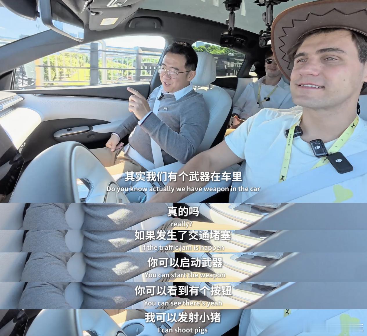 最近有海外媒体在广州体验了小鹏G7，体验之后对于ARHUD功能连连称赞他表示AR