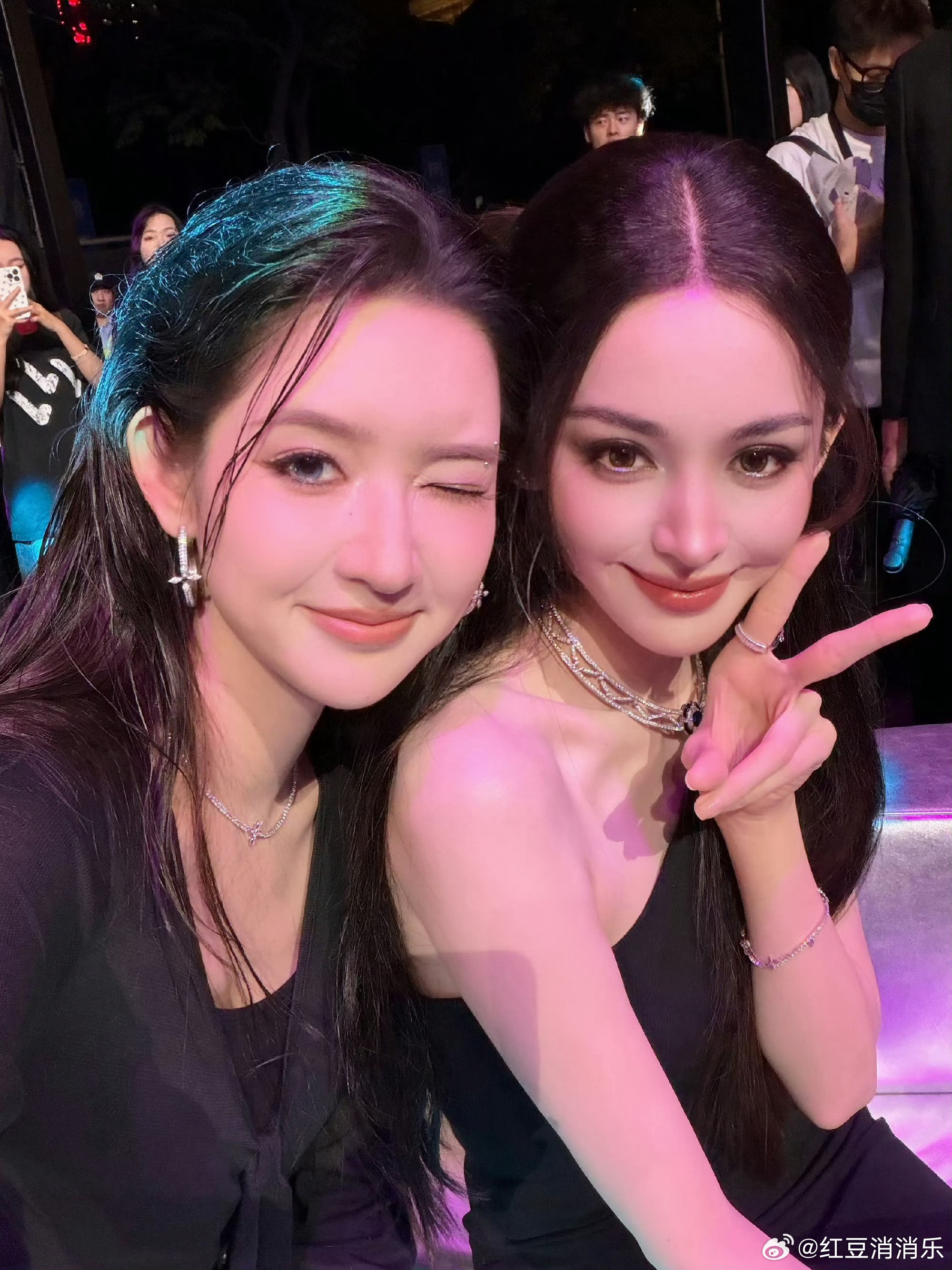 王玉雯晒和娜扎合照王玉雯晒和娜扎孔雪儿合照你们三个人里有三个人很美 