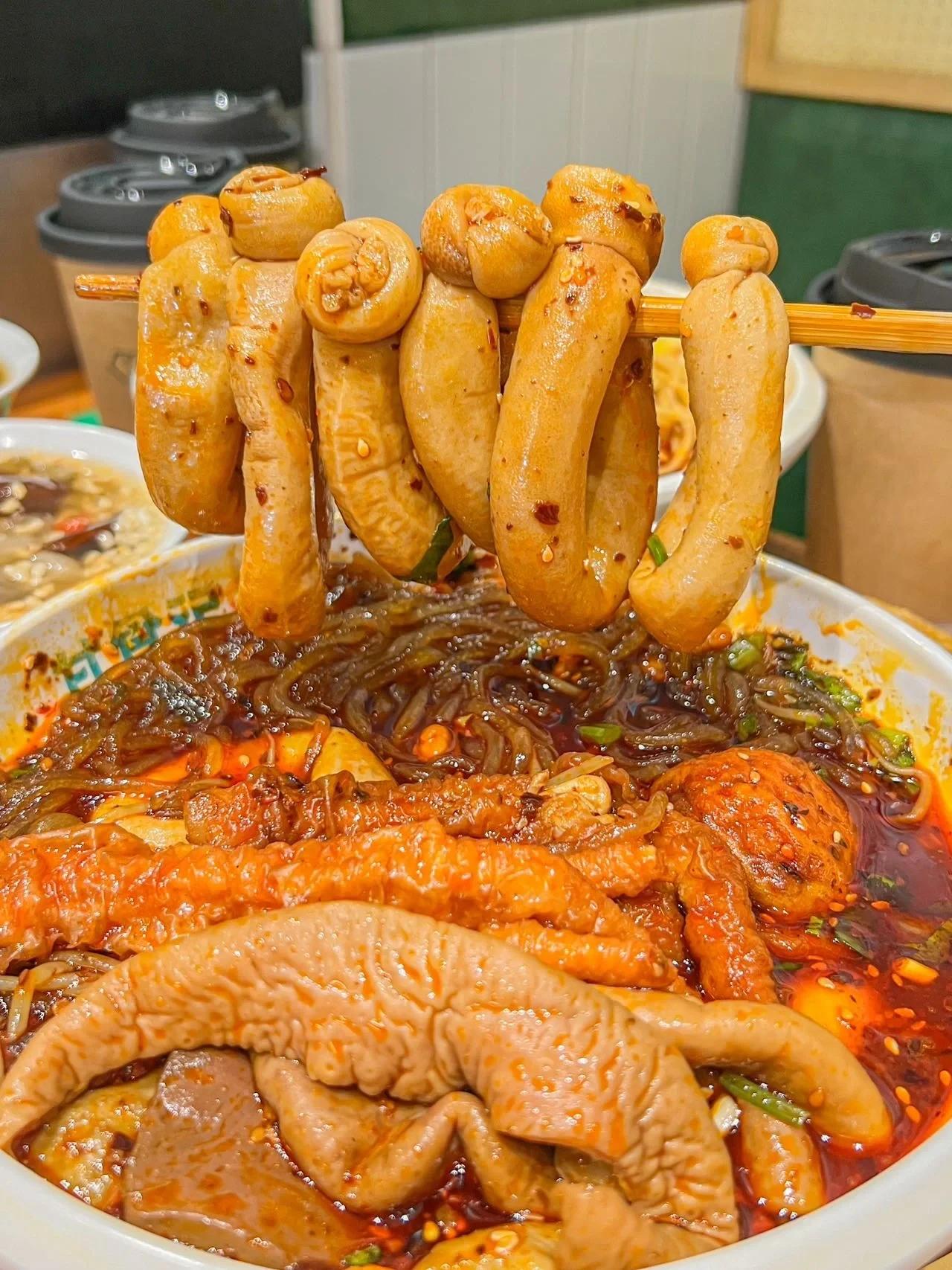 成都！不敢想象有多好吃！

来成都的游客中，我有猜一大部分是为了成都的美食🍱而