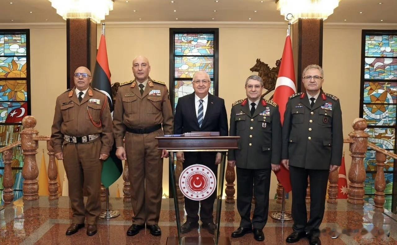 12月23日，利比亚陆军参谋长哈达德结束对土耳其访问后因其所乘公务机坠毁不幸身亡