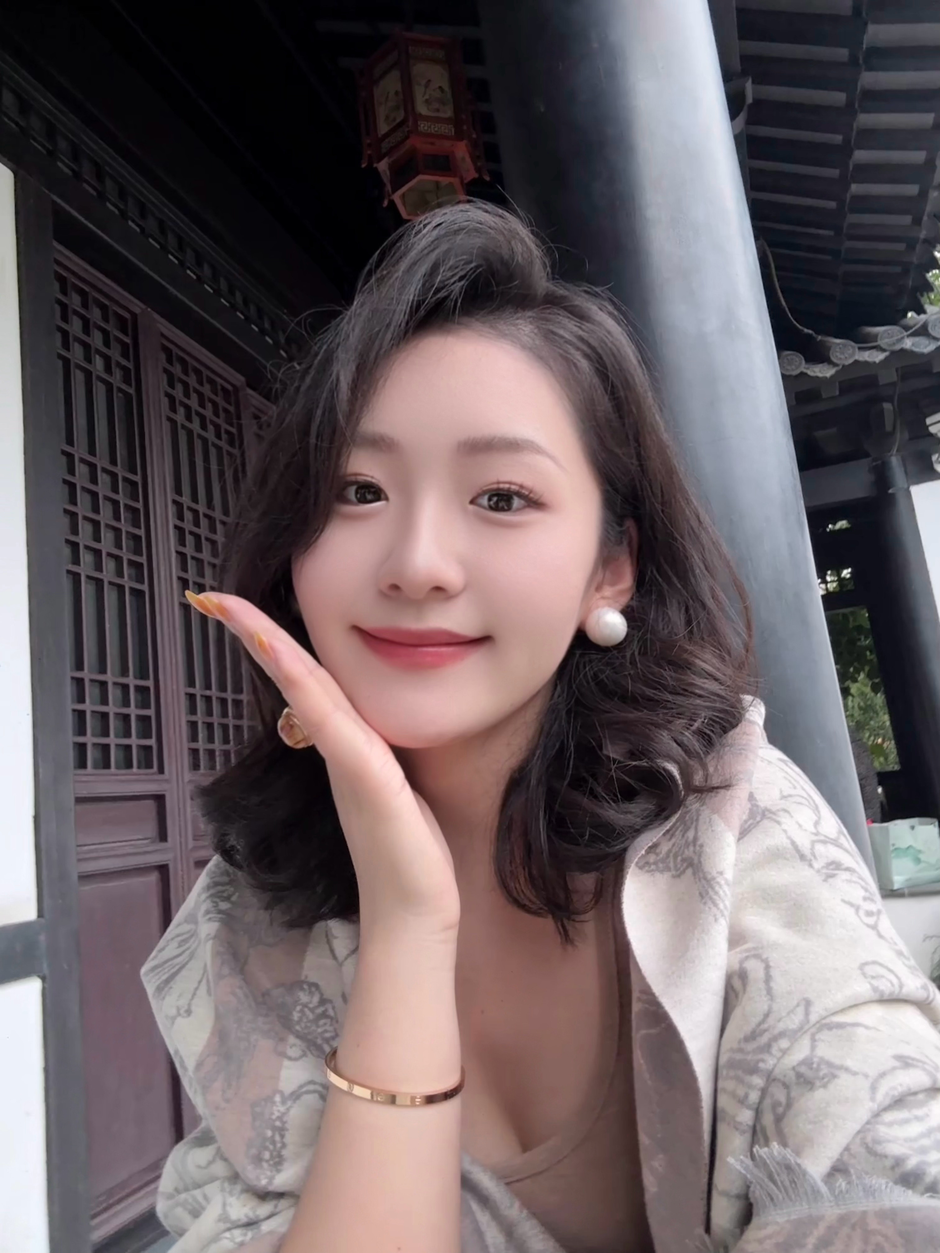 中秋节快乐呀[兔子]中秋节快乐自拍[超话] ​​​