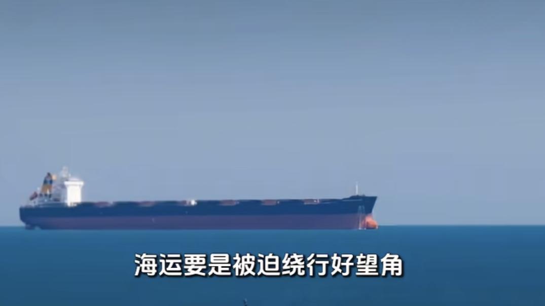 霍尔木兹海峡被称作世界油阀，真不是随便说说的。
它最窄处也就30多公里，是波斯湾