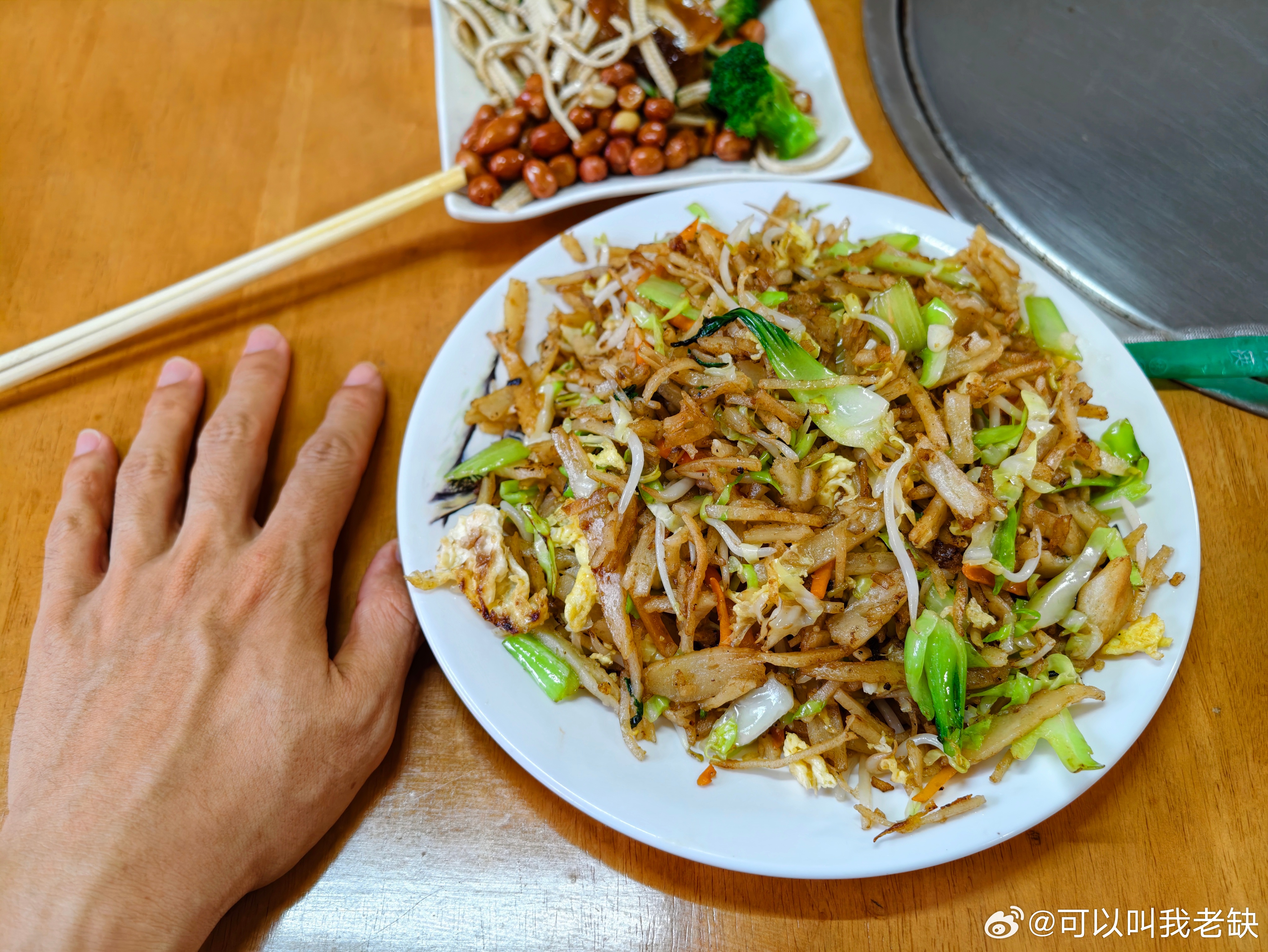 医院门口小饭店，十块钱的炒饼 