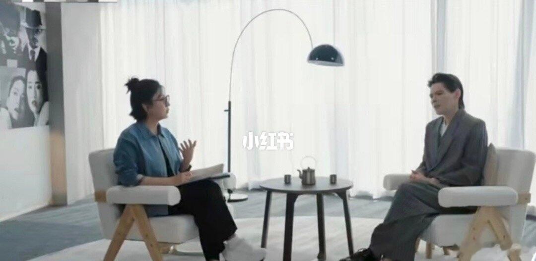 看完易立竞和向佐的采访，大改观 这段访谈没那么犀利，反而展现了向佐内心的一些真实