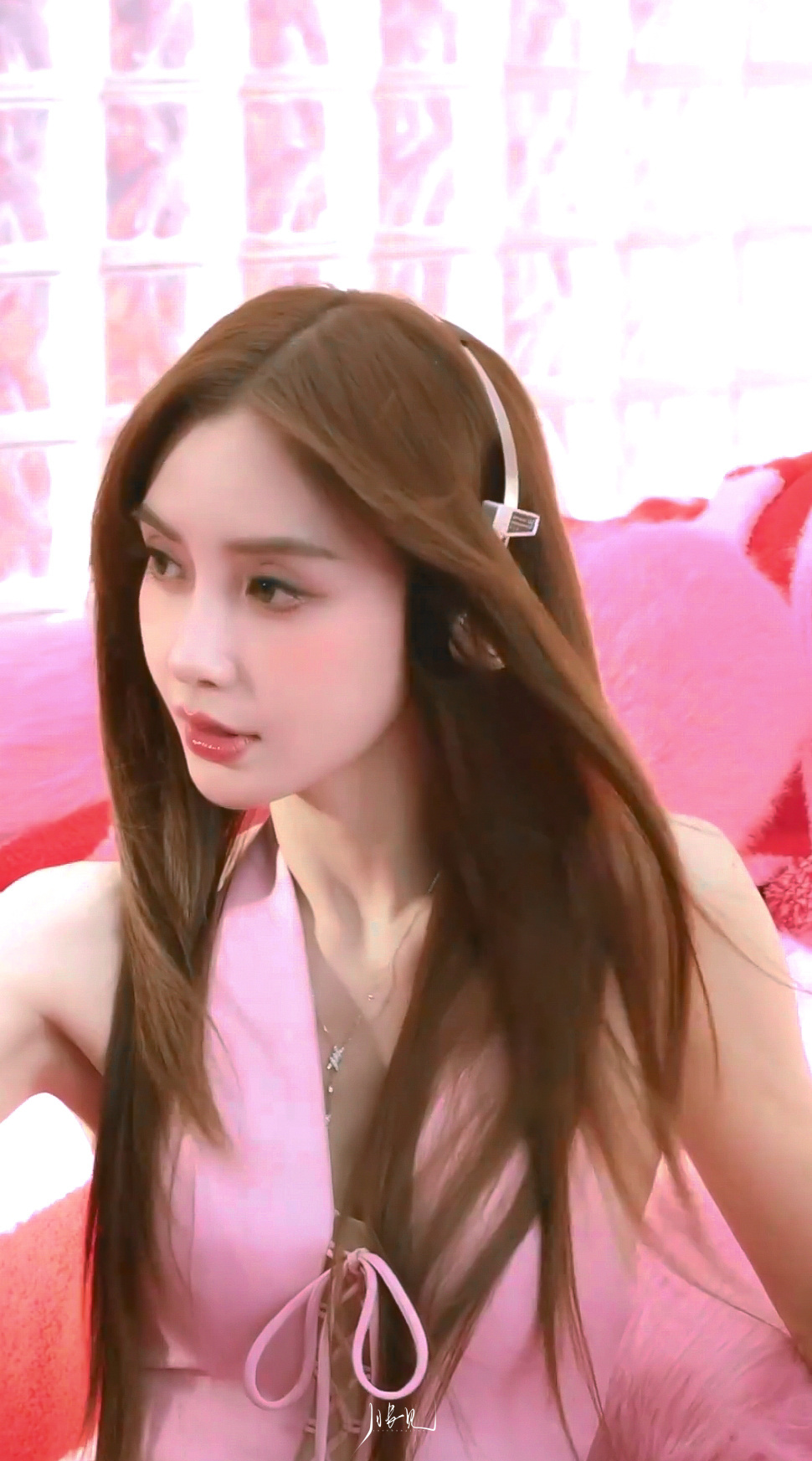 angelababy ⼁杨颖 我的挚爱 你总问我最重要的人是谁 当然是你咯我的全