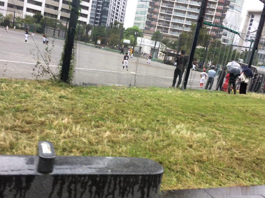 路过他小学的时候看到一群小学生在踢足球家长在旁边看我突然就是宝妈上身一整个想哭啊