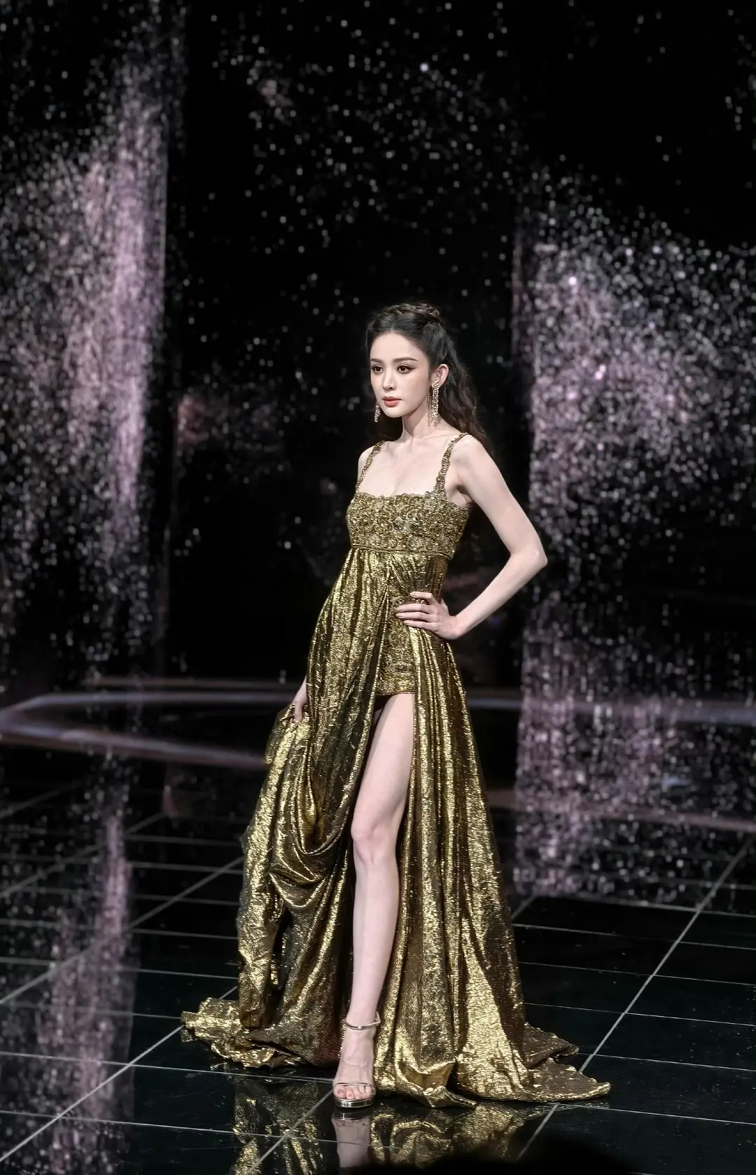 娜扎这个身材比例可以给到一个夯吧 