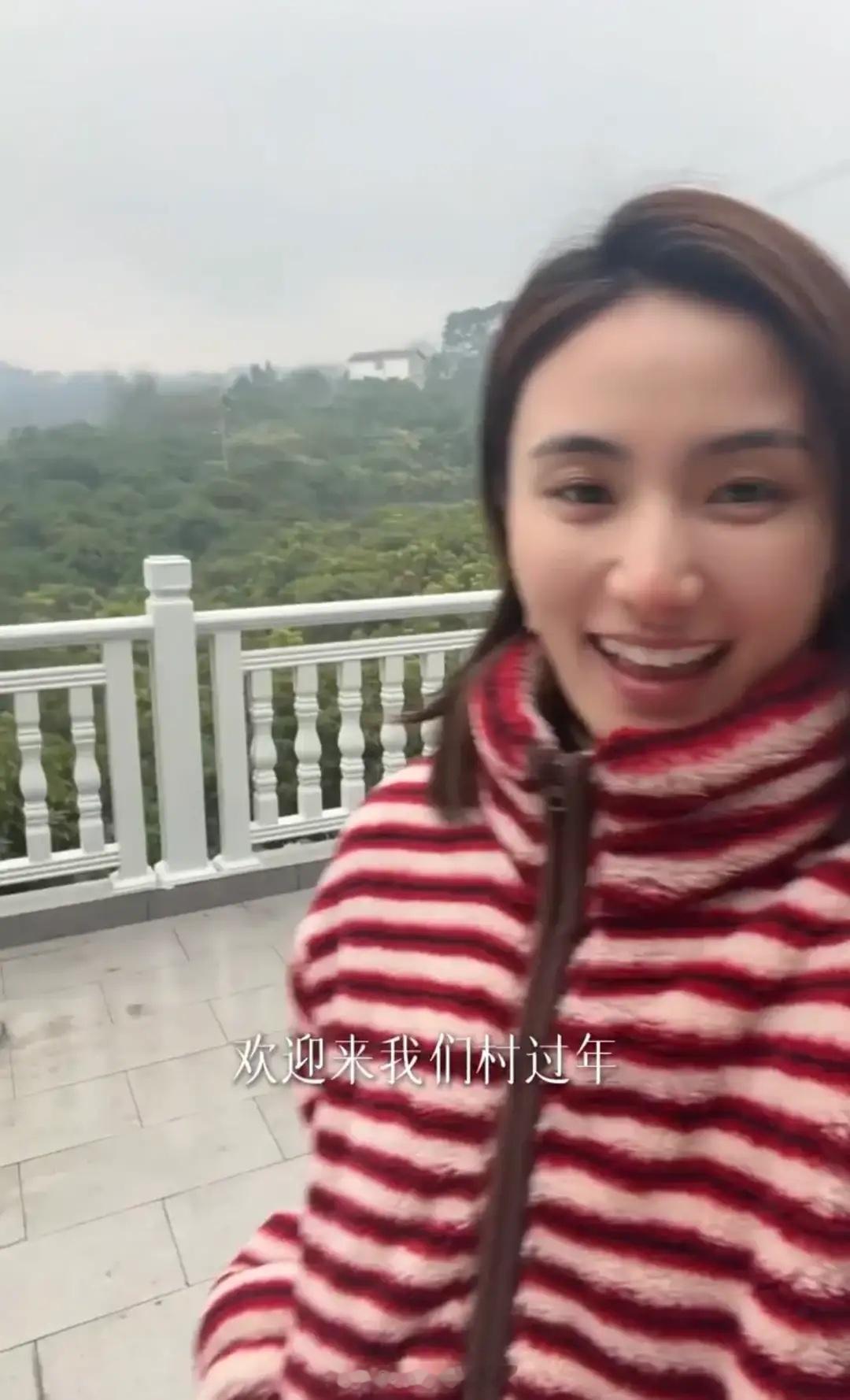 李亚鹏前妻回四川农村过年，她老家住三层大别墅，大的像足球场！ 