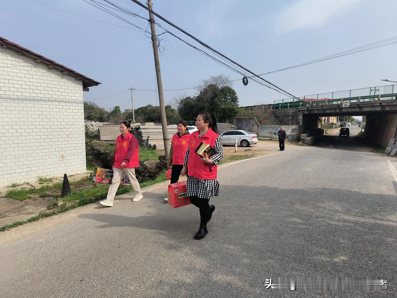 关爱留守儿童 传递温暖爱心

        3月22日，益阳市东部新区志愿者协