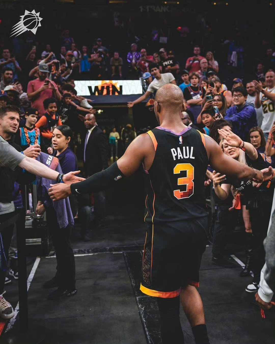 夏天时，太阳和快船都是最积极招募保罗的球队，但保罗选择了快船成为自己职业生涯的最