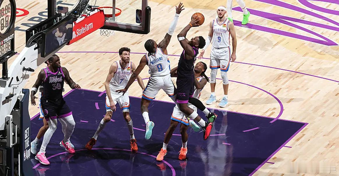 爱德华兹26分3断2帽亚历山大35分 森林狼送雷霆第三败北京时间12月20日，N