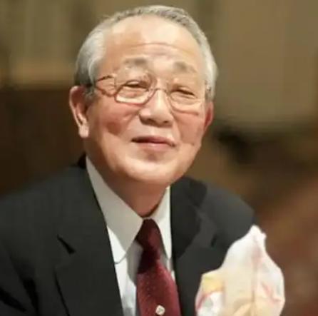 稻盛和夫说：
“不要着急去享受那些，
你能力还配不上的东西，更不要
追逐与能力不