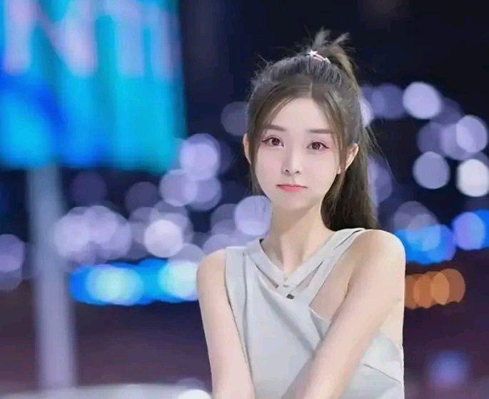 短视频时代，很多网红觉得有了几百万粉丝，做线下生意就是小菜一碟。重庆网红李凉凉，