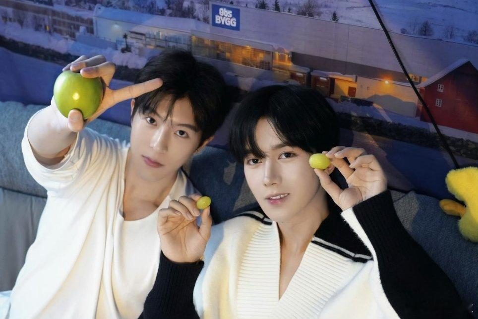 弄简妈咪表示太难了，让你们吃口好饭太难了要送的是不是黄星邱鼎杰手里这个青提呀