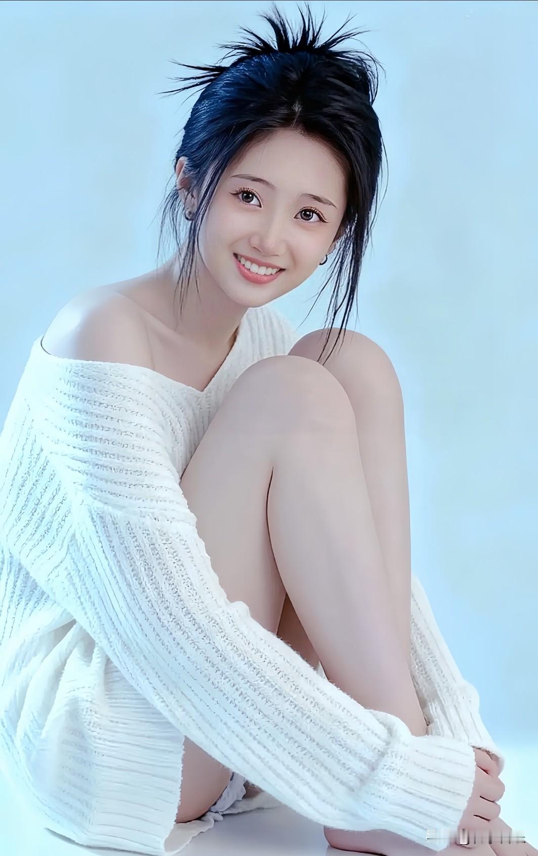 甜美少女心爆棚，温柔笑容治愈一切！💖🌸
美少女的微笑 超级迷人笑容 校园美图