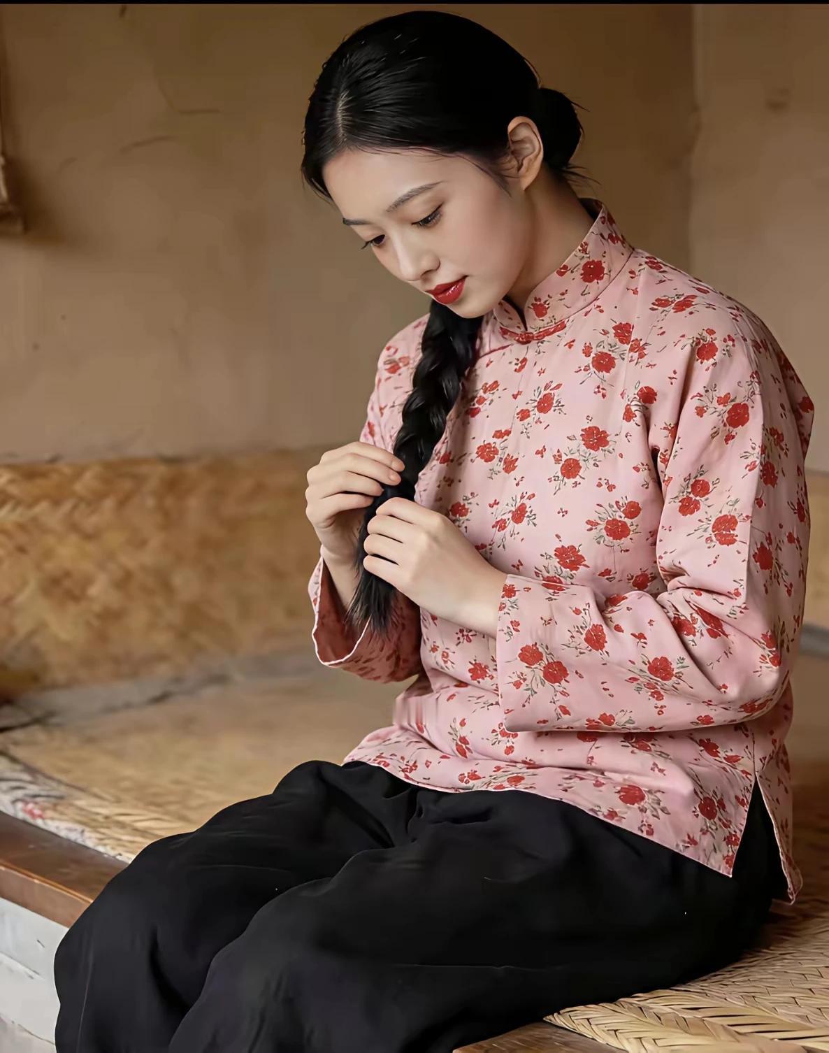 窗前明月冷，
枕畔晚风轻。
客梦归乡远，
若听捣衣声。