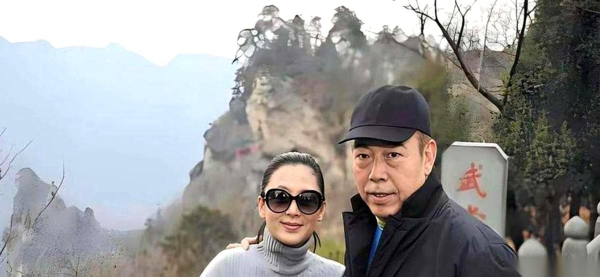 那个拿了金棕榈奖的陈凯歌，74岁了，现在他最关心的事，不是镜头和剧本，而是出门遛