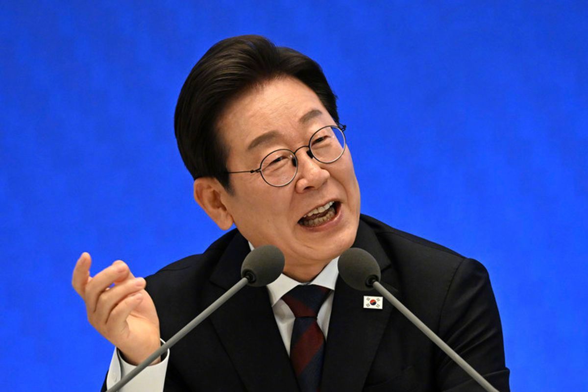 #特朗普公布韩国巨额投资#【特朗普：李在明“未来两周内”访美，将公布韩“巨额投资