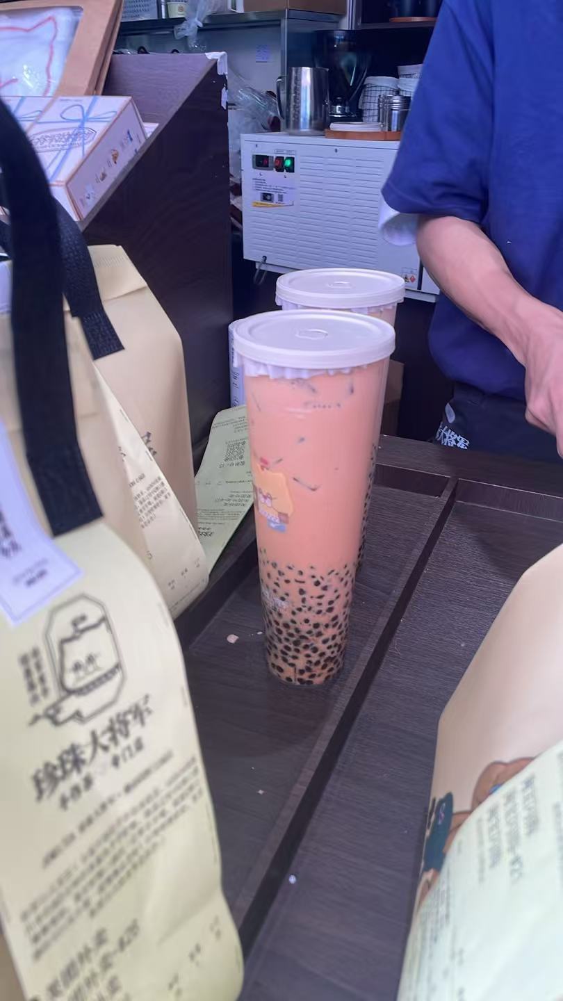 oh 那天看到这杯奶茶 我惊讶🙀重温一下律政俏佳人 很少穿这些类型 似乎每次穿