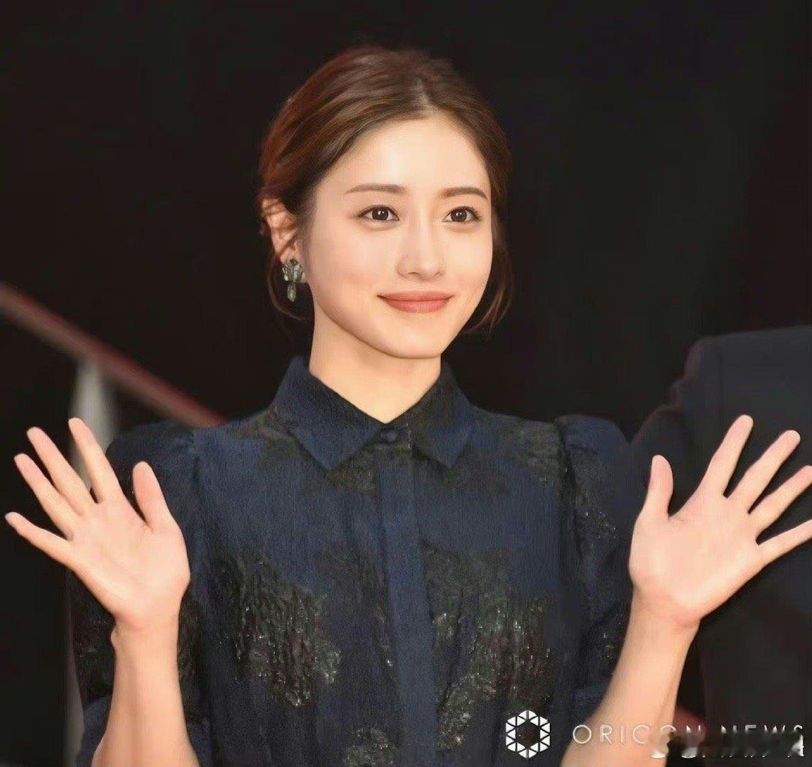 #石原里美依然好甜##石原里美[超话]# 太萌了啊…后面市川也萌晕了… ​​​