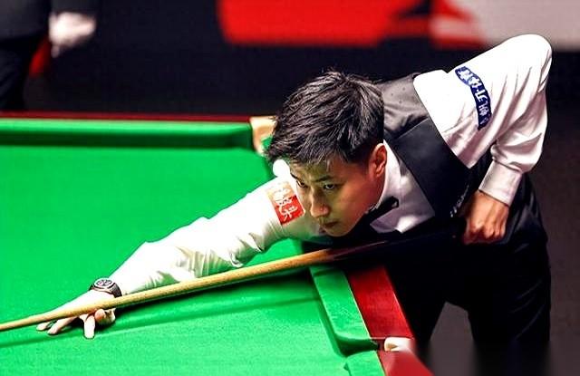 都说他完了，下一个布雷切尔，流星一颗。
从一个业余选手，一杆子捅穿世锦赛，捧起冠