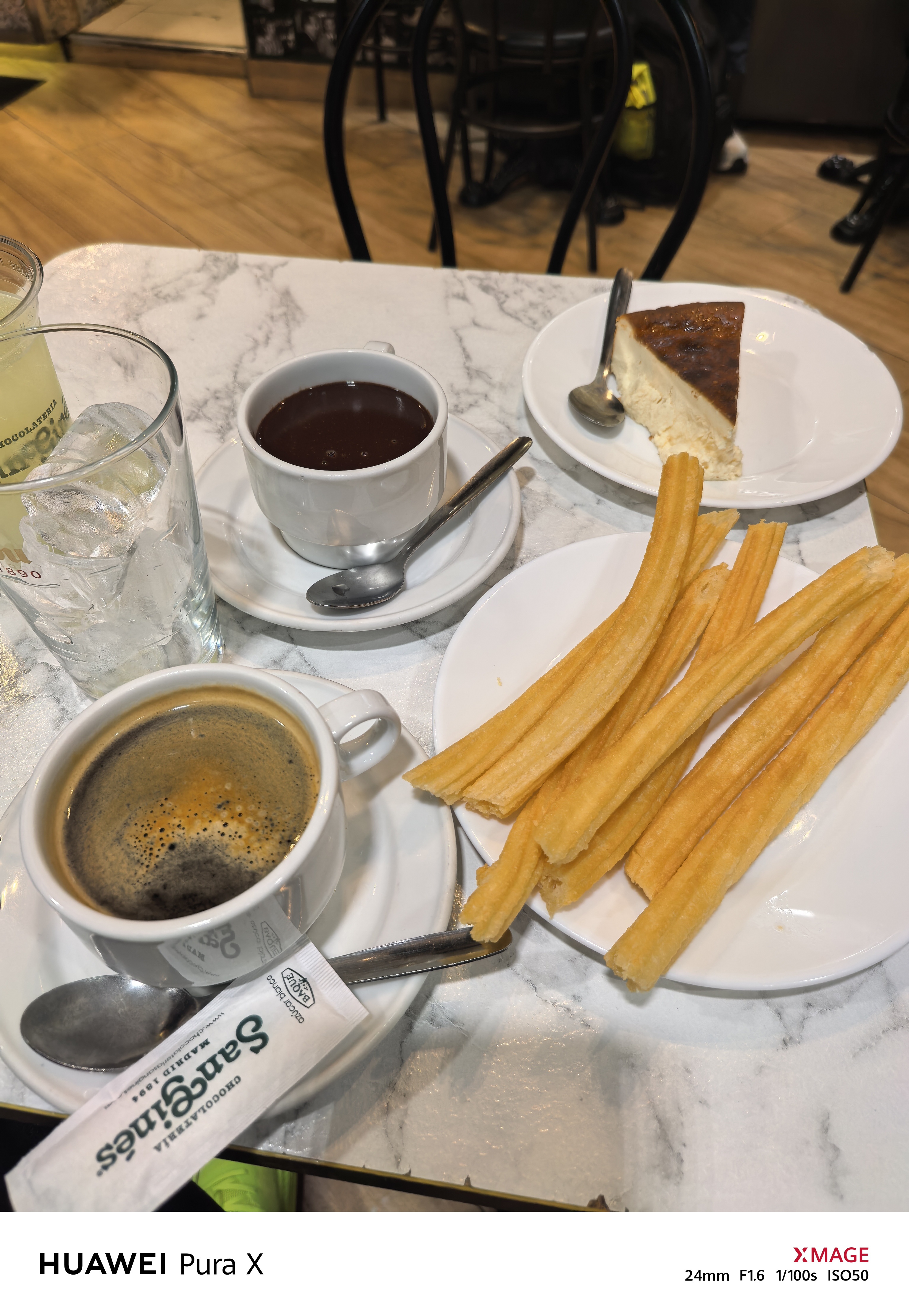 今天的西班牙🇪🇸早餐……油条蘸巧克力 ​​​