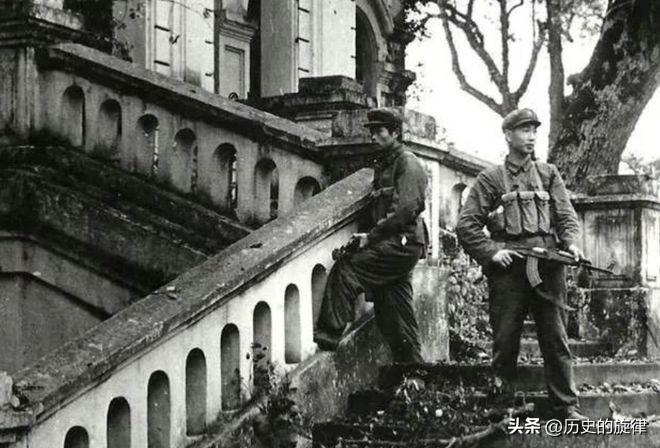 百年传世战地照！1979年冲上谅山省政府插旗的福建勇士，结局让人泪目
 
很多人