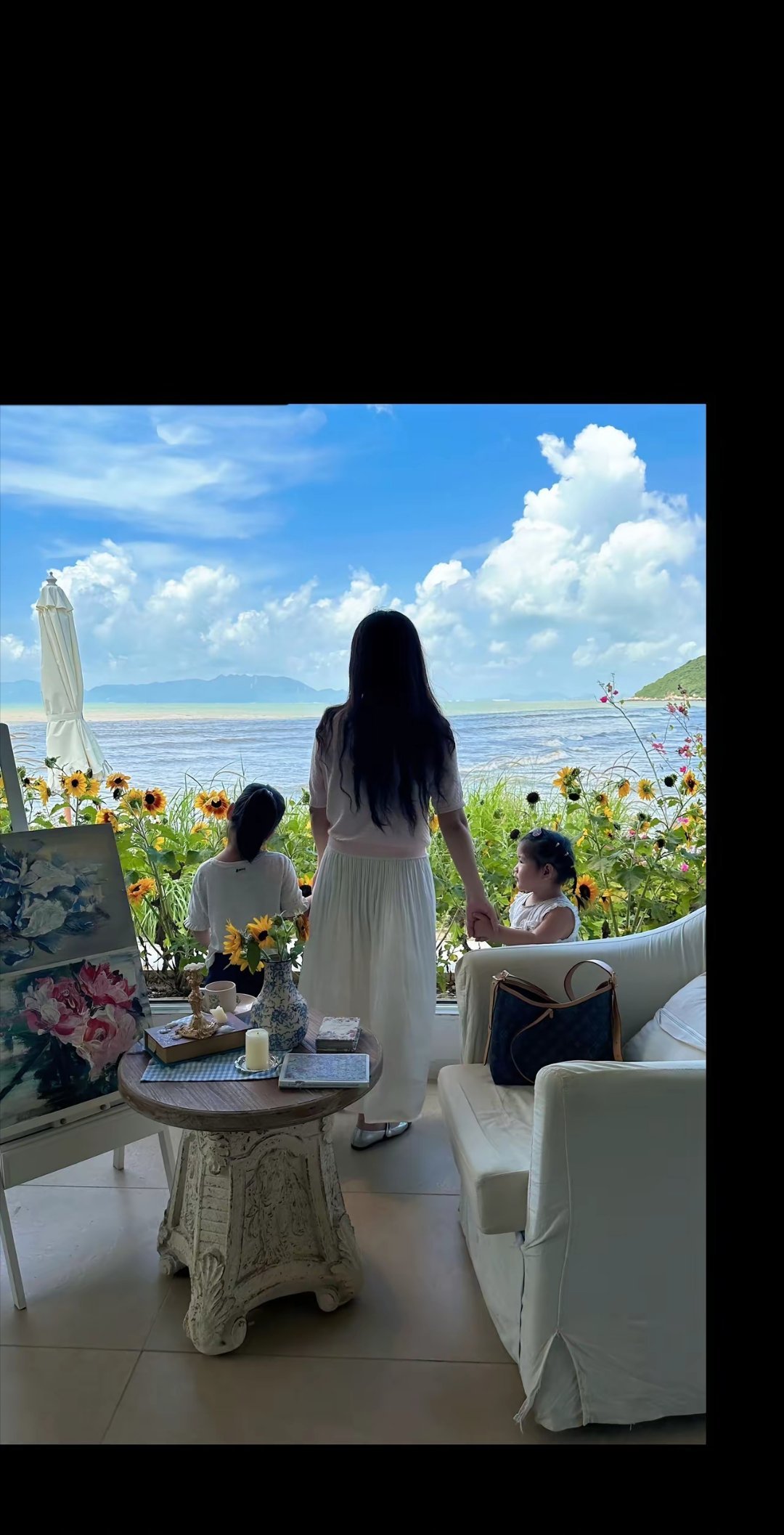 偷偷的哭了。今天遇见了离婚10年的前夫哥，离婚这么多年头一次见面，他瘦了，也老了