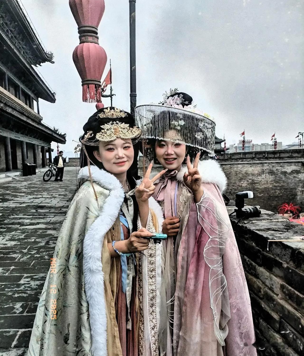 锦绣人生百种途。