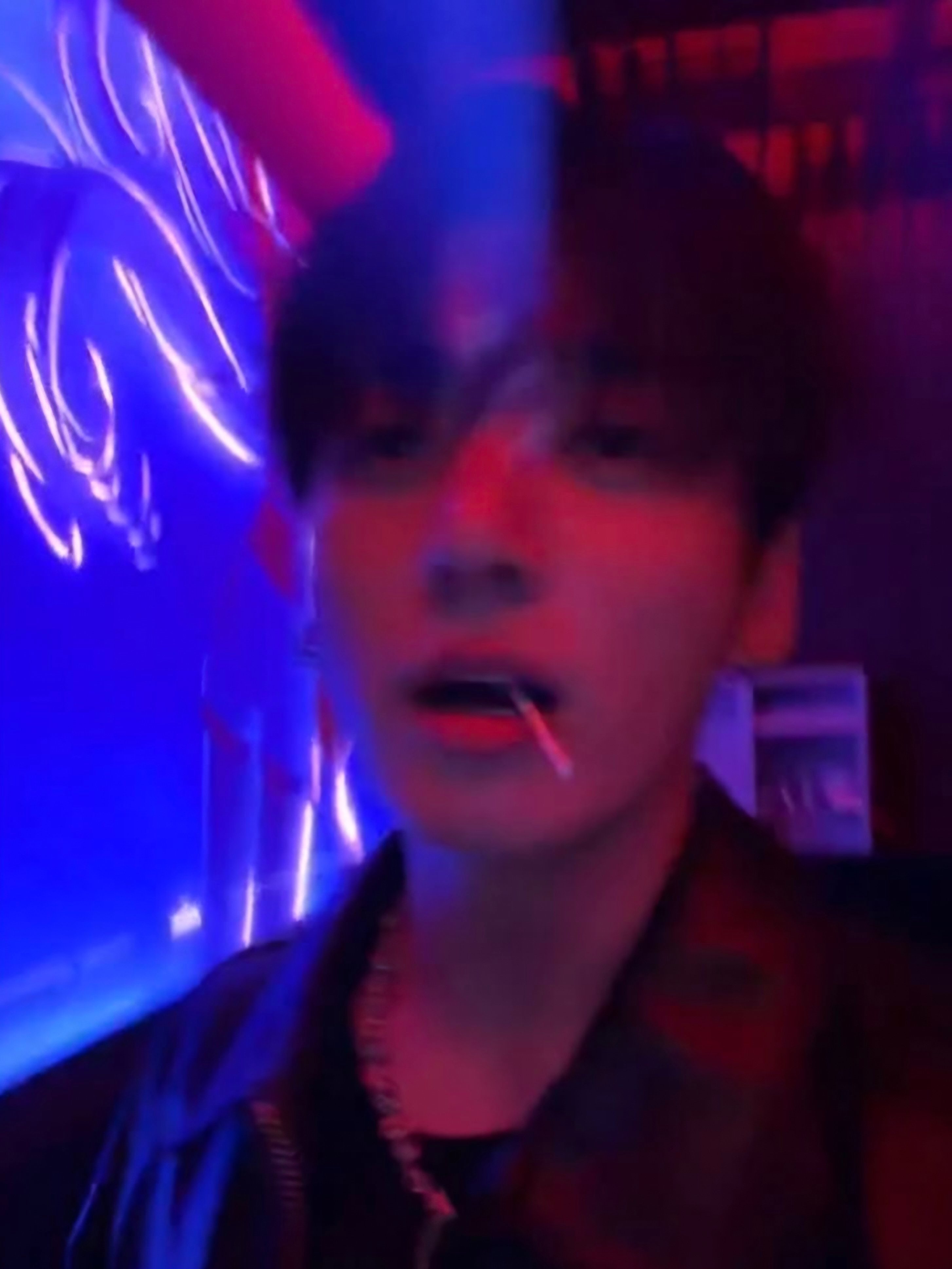 像那个什么吧相遇一见钟情的两个人