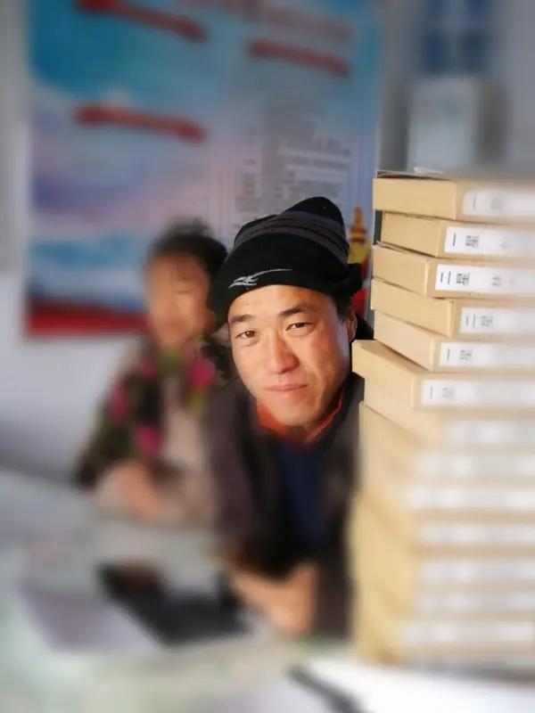 最近全国多地大雪纷飞，山区道路被封，独居老人的情况让人揪心。不过湖北、湖南等地的