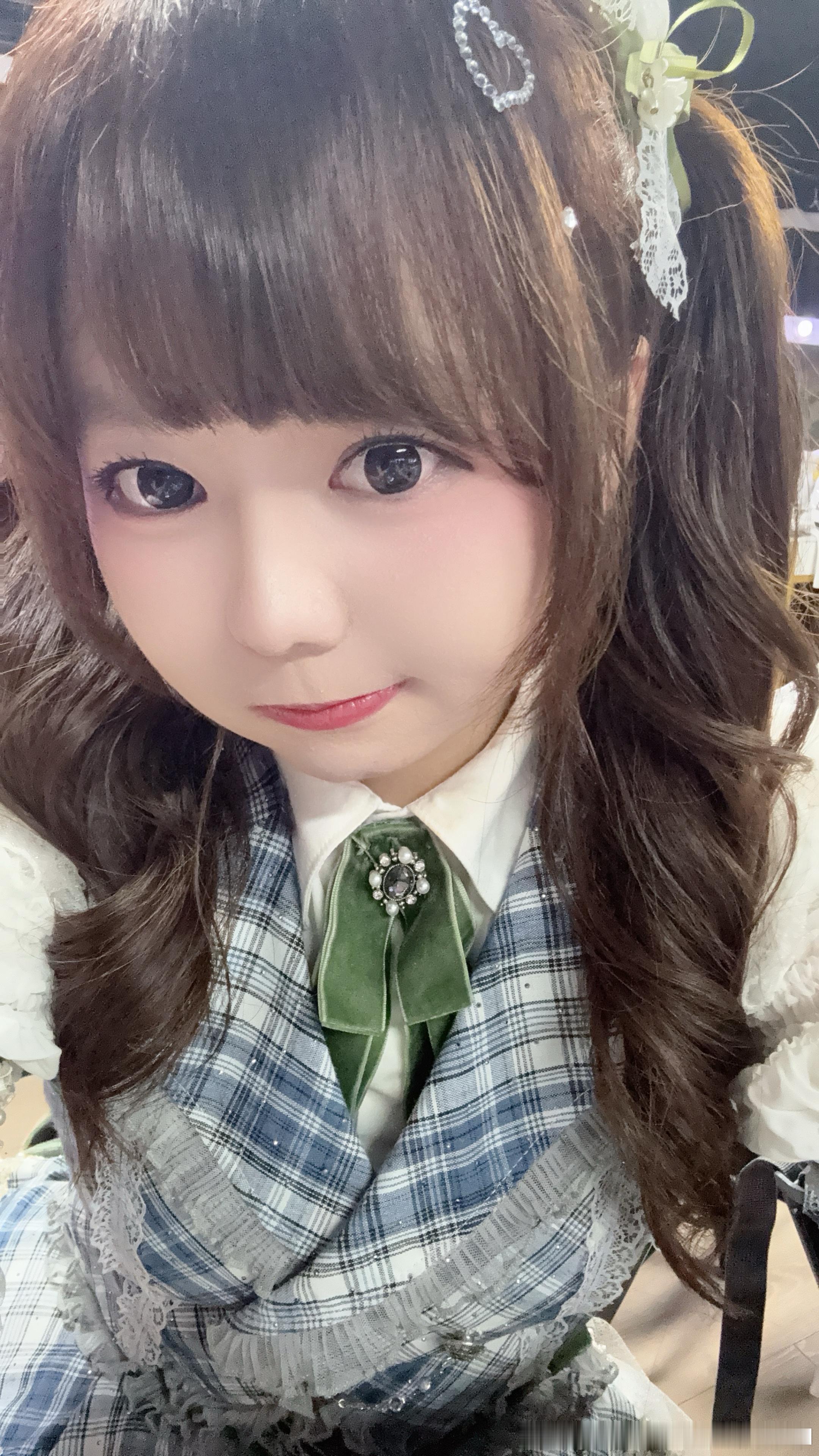 你知道吗？头发多多的人扎卷卷的双马尾 就会变成：狮子狗！ ​​​
