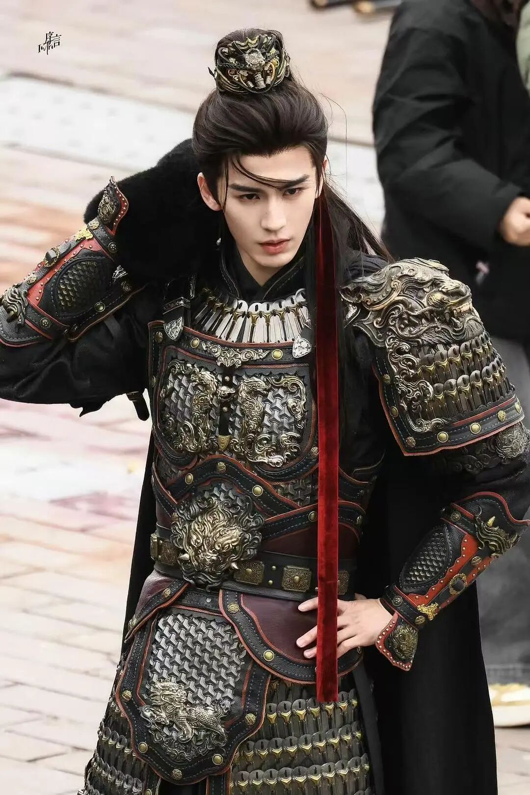 🔸其实，张凌赫是有些冤枉的。🔹中国男性艺人的“娘化”现象，并非突然出现，而是